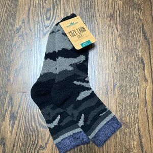 NWT Northeast Cozy Cabin Socks Camo